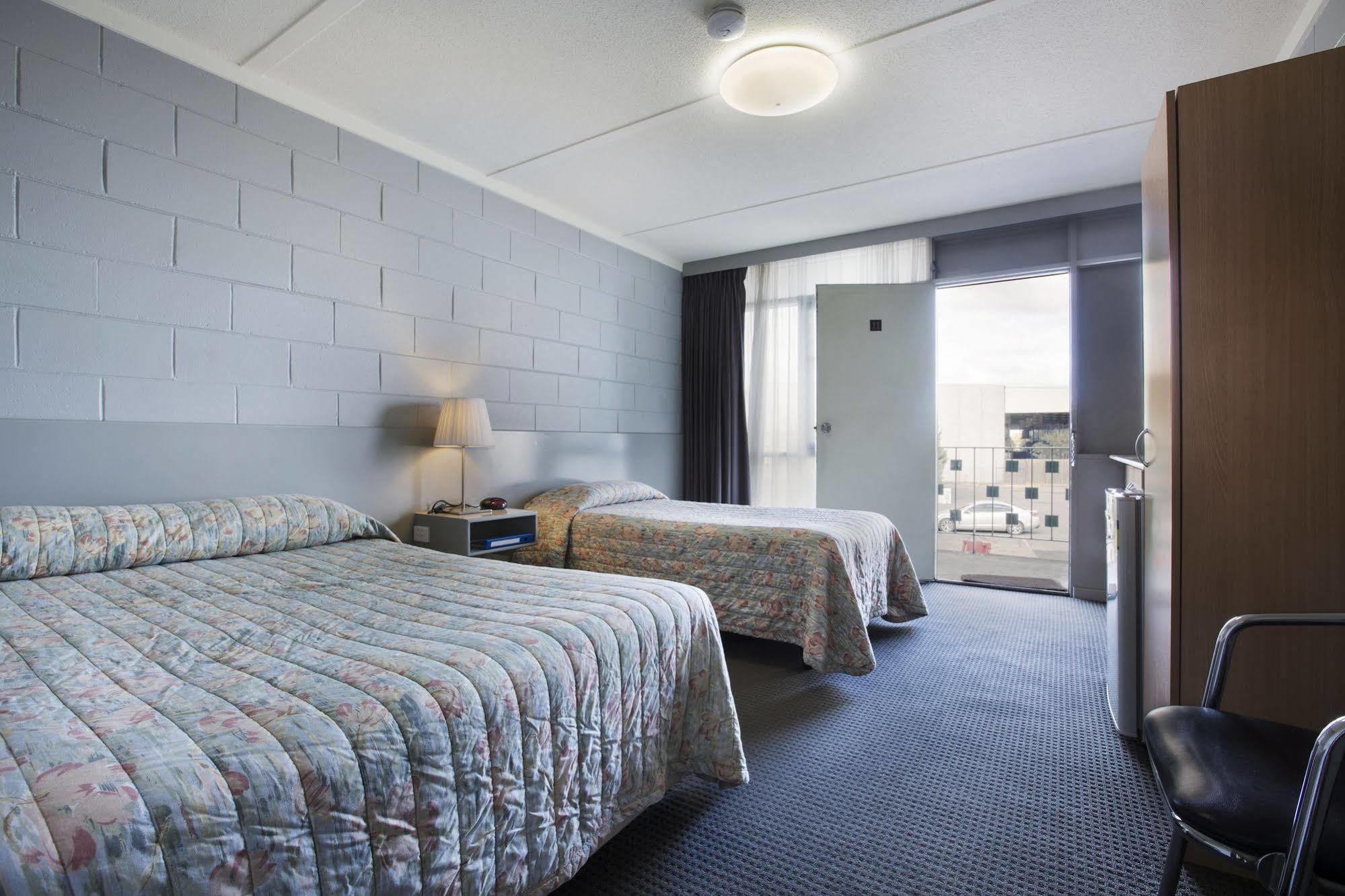 Nightcap at Westside Hotel Laverton Buitenkant foto
