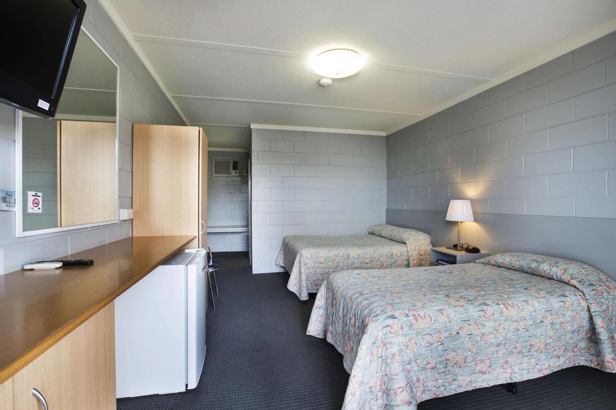 Nightcap at Westside Hotel Laverton Buitenkant foto