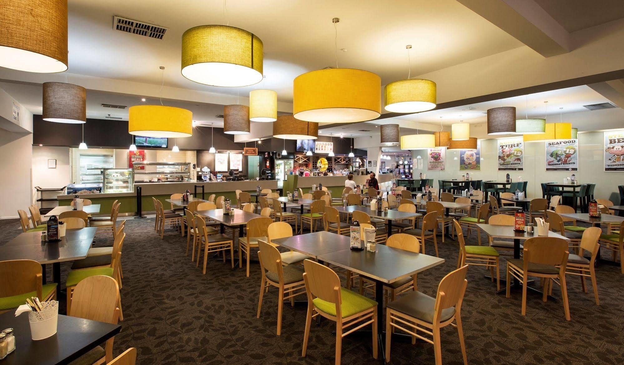 Nightcap at Westside Hotel Laverton Buitenkant foto